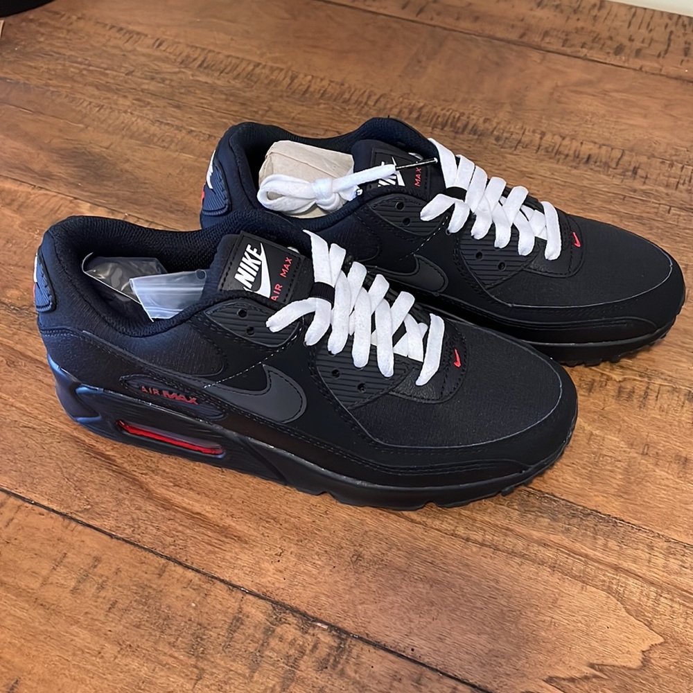 Brand new Nike Air Max 90 tennis shoes